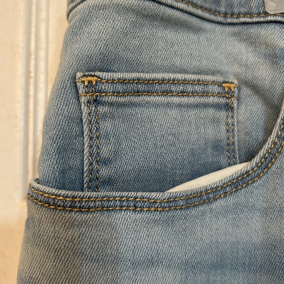 Women’s light blue wash, universal thread size 16w jeans button fly - Picture 4 of 7